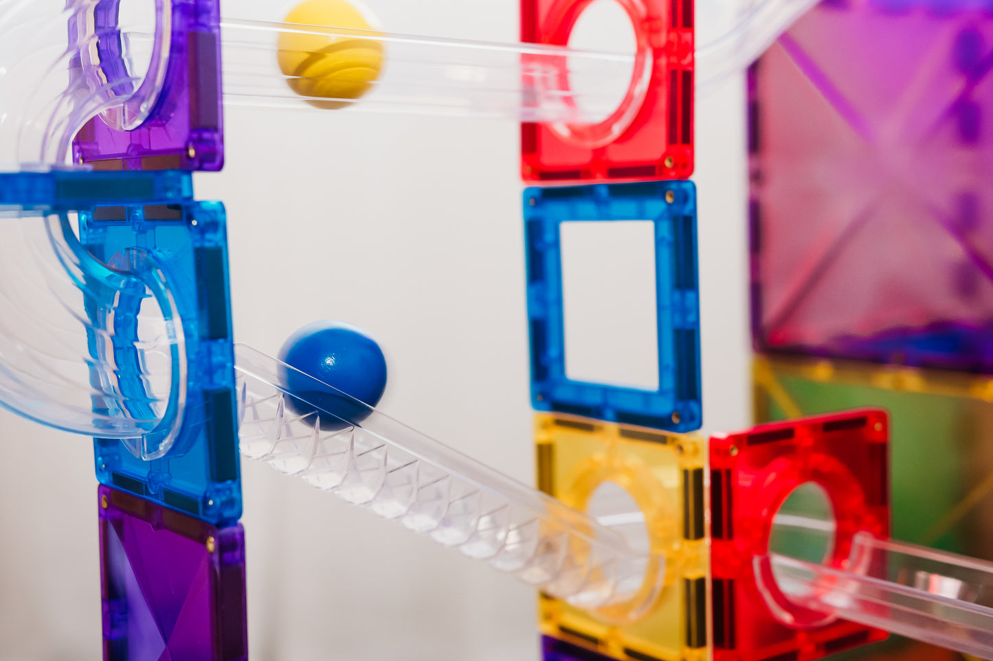 Magnetic Tiles - 92 pc Rainbow Ball Run Pack