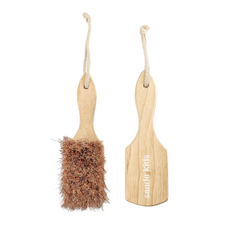 Product image in studio of Sande Kids sand brush front and back
