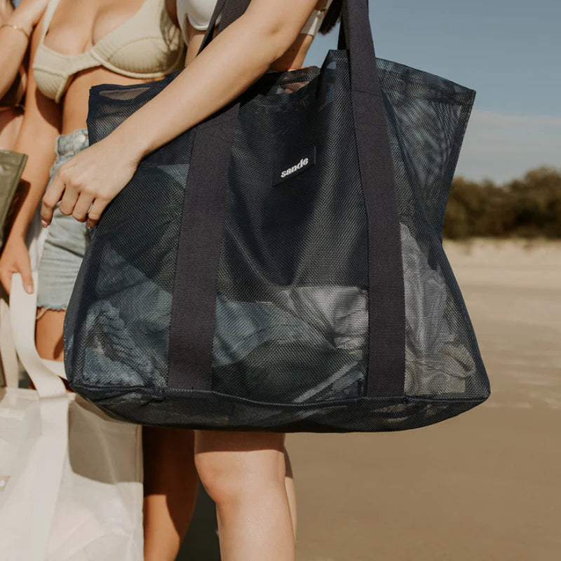Sand Kids Mini Mesh beach bag in navy carried by girl with friends