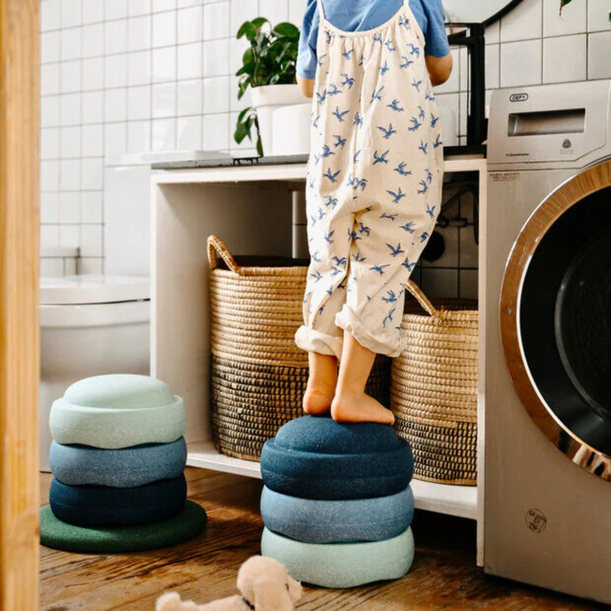 Stapelstein Balance Stepping Stones - Original size, Set of 6, Waters + Greens Set + Balance Board