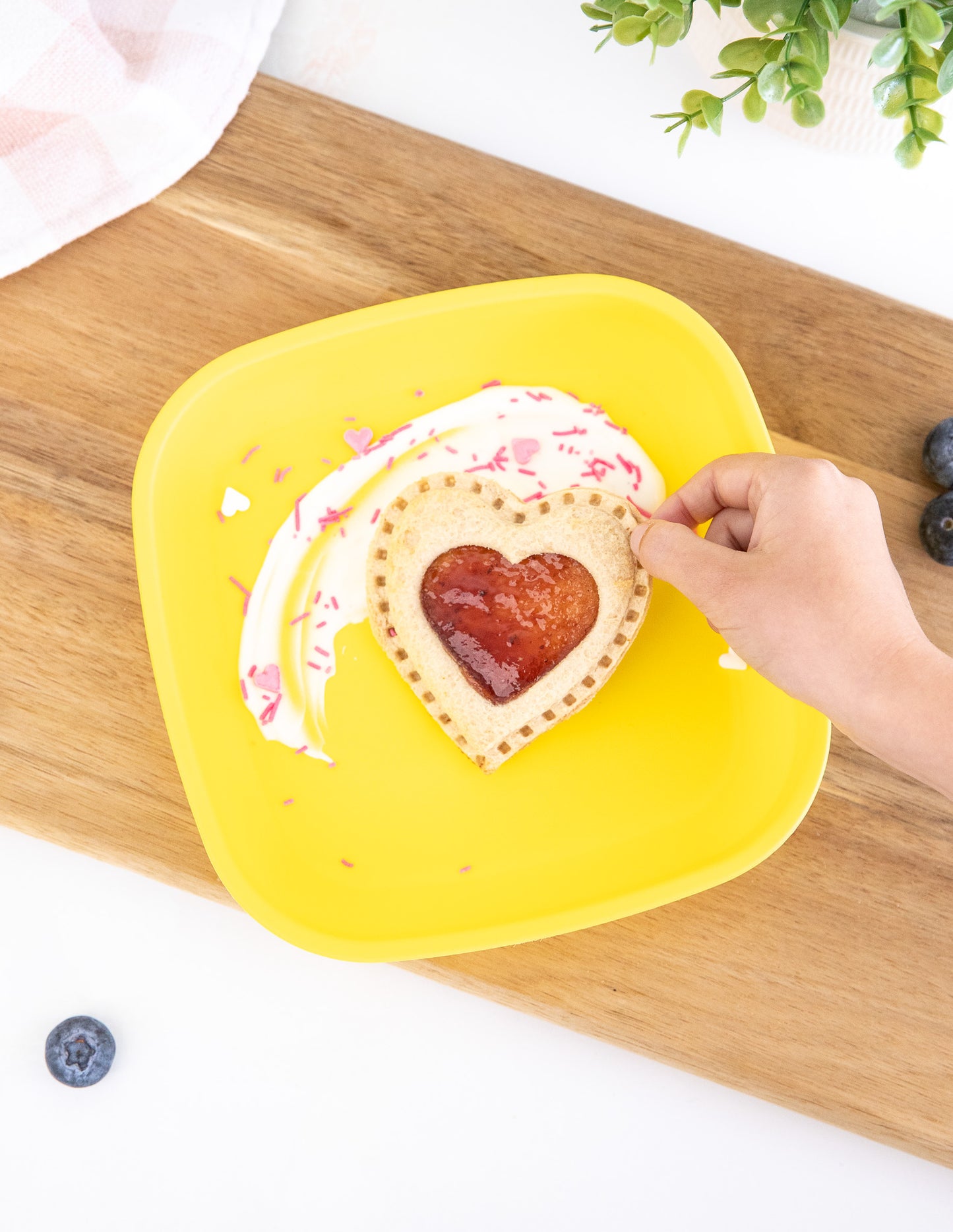 Lunch Punch Cut & Crimp Sandwich Pockets - Love Heart