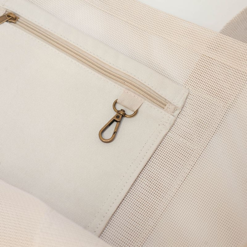Key clip in the Sande Kids mini beach bag in sand colour.