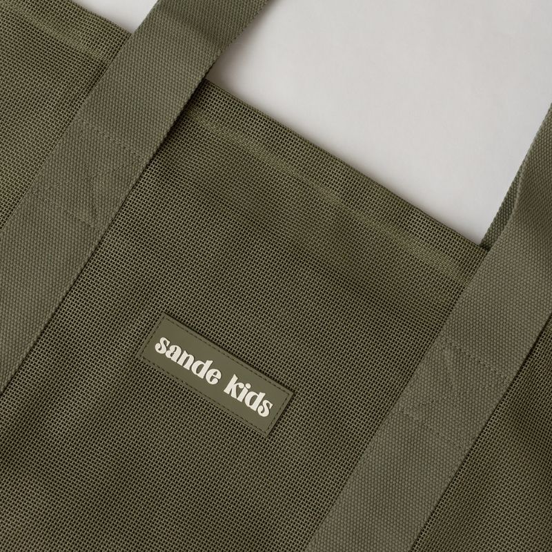 Sande Kids logo as featured on the front of the large beach bag.