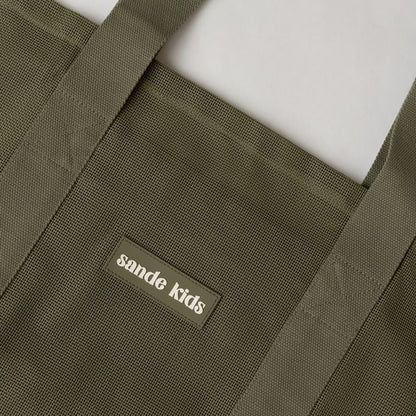 Sande Kids logo as featured on the front of the large beach bag.