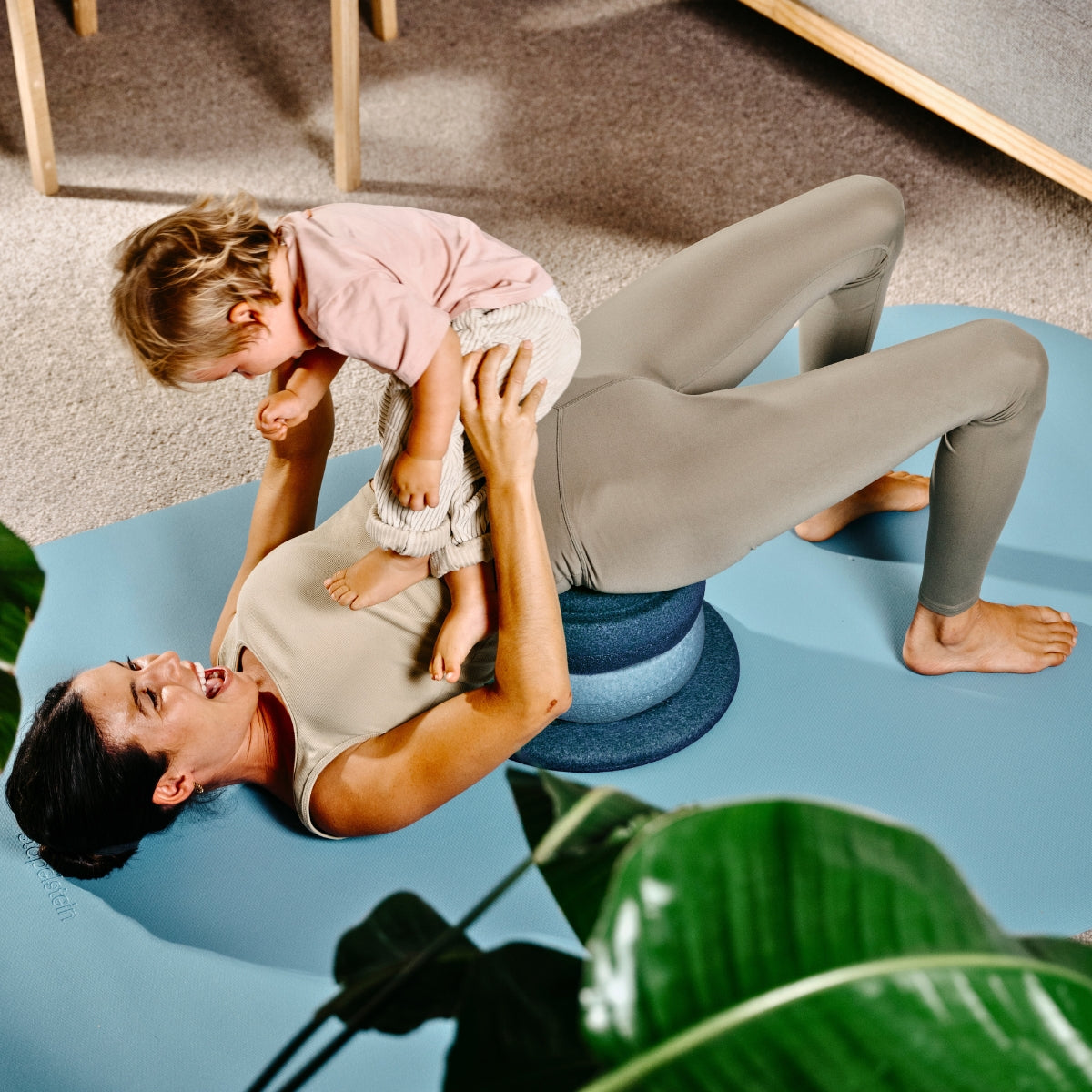 Stapelstein Balance Stepping Stones - Original size, Set of 6, Waters + Greens Set + Balance Board